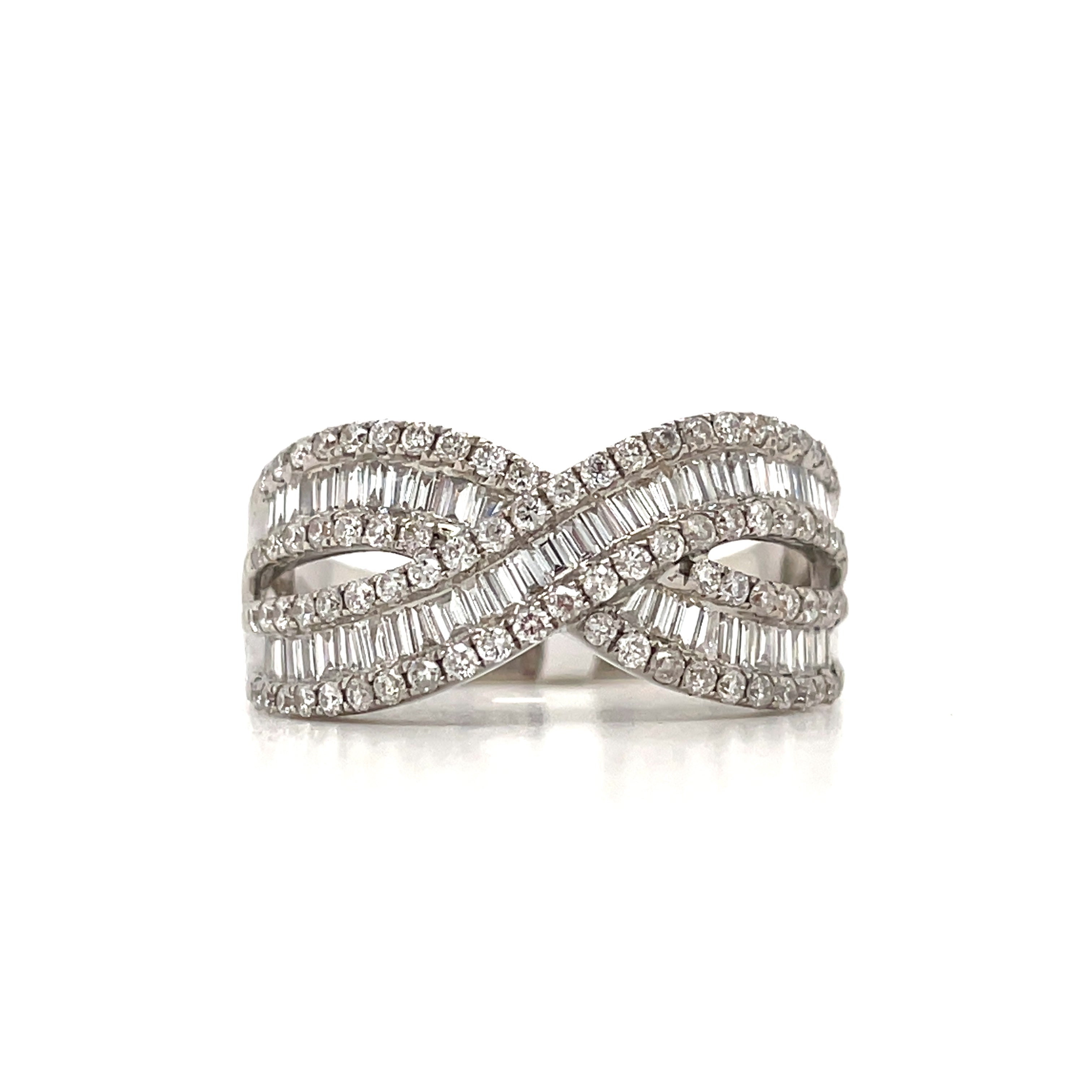 18KW Diamond Cross Over Fashion Ring w/ 0.98 ctw, Size 6.5
